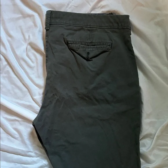 ✨New Listing✨ Men's Express Dark Olive Chinos - Picture 5 of 5